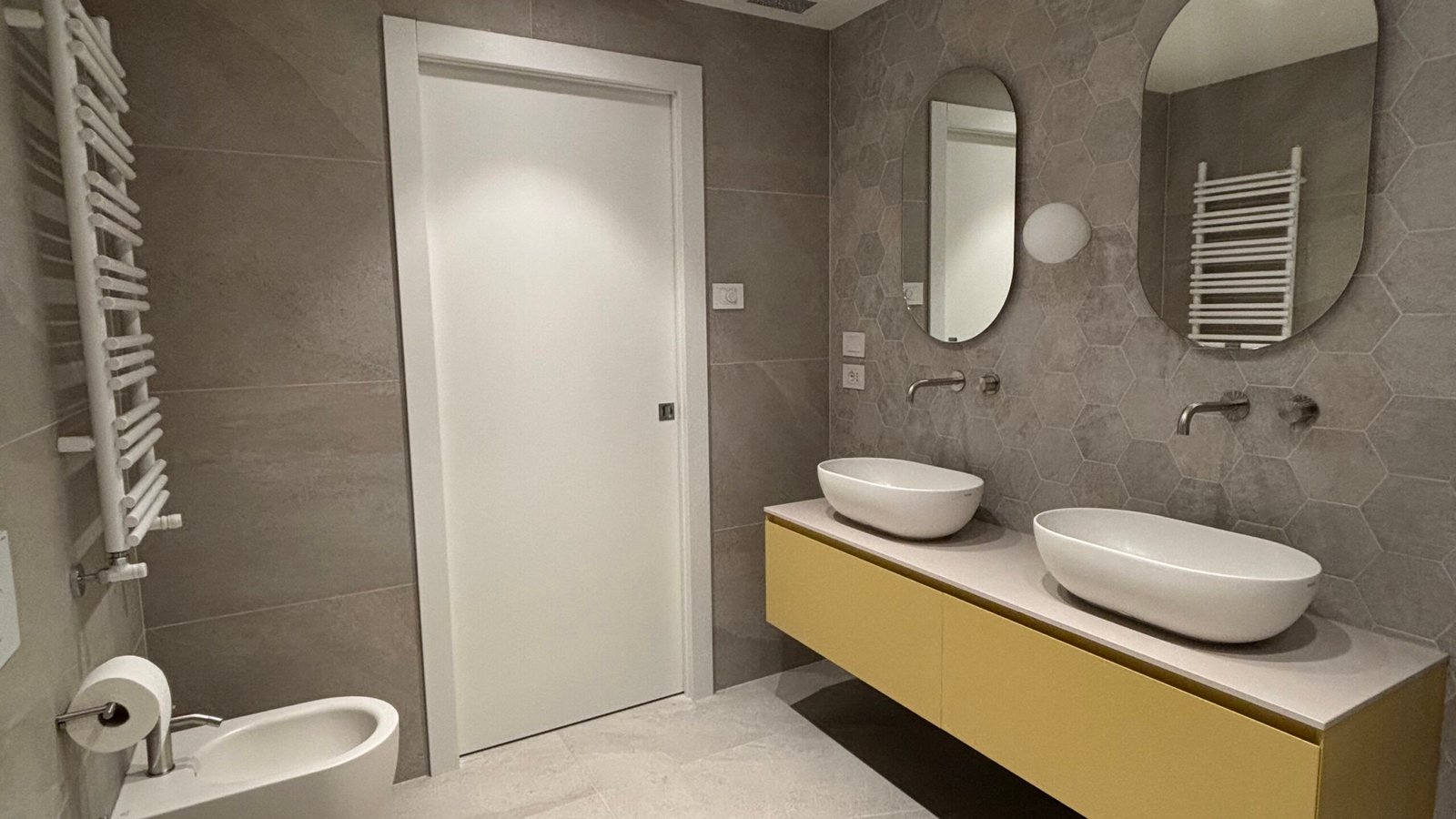 porta scorrevole bagno contemporaneo minimal.jpg